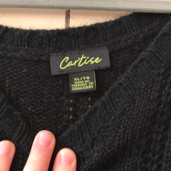 XL Cartise long sleeve knitted shirt. - Picture 2 of 2